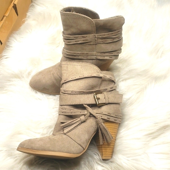 Qupid Raelynn 32 Taupe Strappy Buckle Chunky Stacked Heeled Booties 6 - Picture 10 of 12